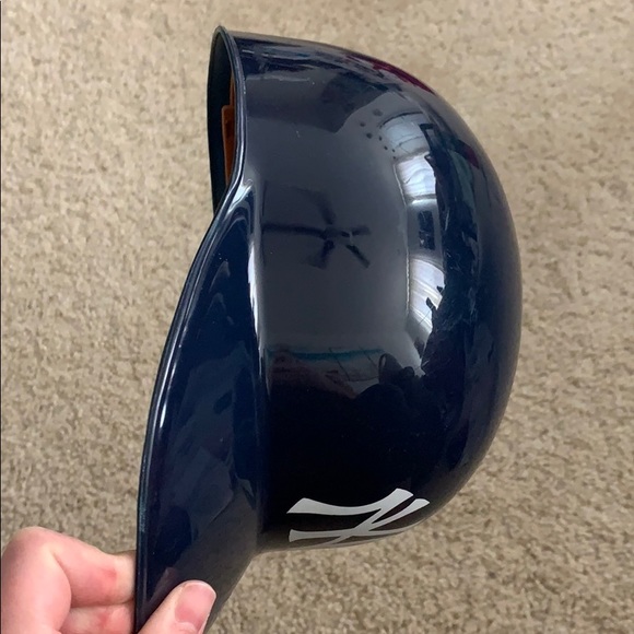 Novelty New York Yankees Plastic Hat. - Picture 4 of 7